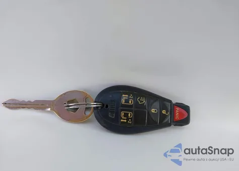 2012 Chrysler Town & Country Touring из США, поврежденный, VIN 2C4RC1BG3CR157546